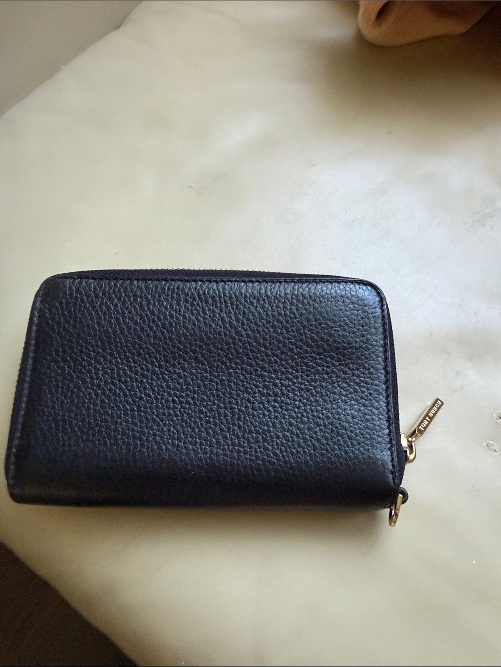Tory Burch Small Zip-Around Wallet in Pebbled Leather - Picture 2 of 5